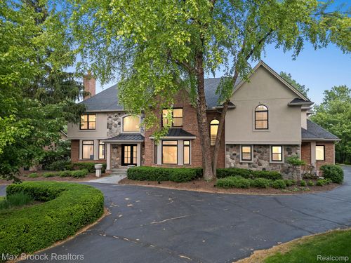 4331 Spruce Hill Ln, Bloomfield Hills, MI, 48301-3725 | Card Image