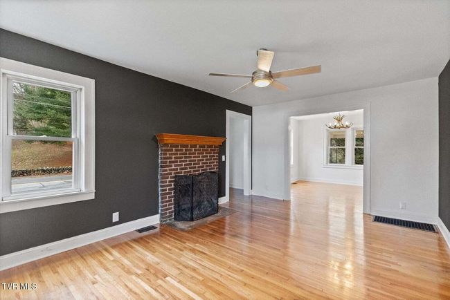 461 S Shady Ave, House other with 3 bedrooms, 3 bathrooms and null parking in Damascus VA | Image 8