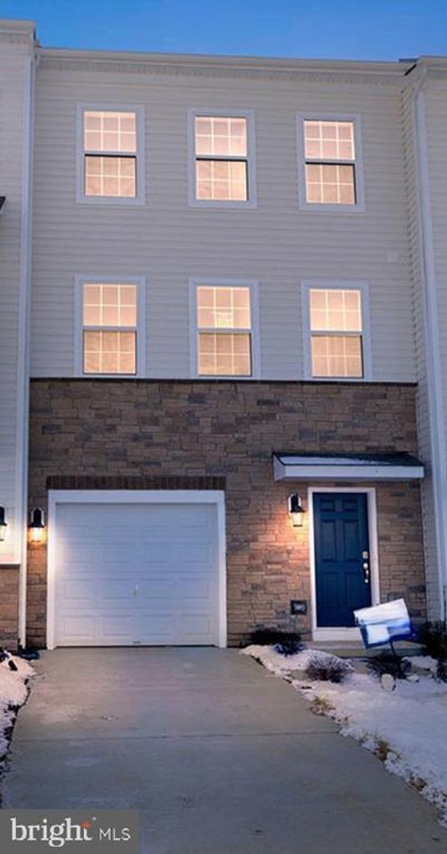 8324 Alexander Ct, Breinigsville, PA, 18031-8757 | Card Image