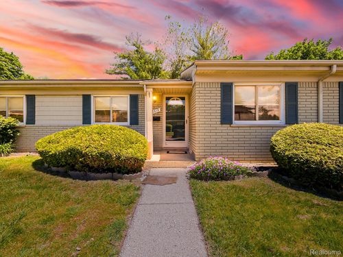 26619 Franklin Pointe Dr, Southfield, MI, 48034-5624 | Card Image