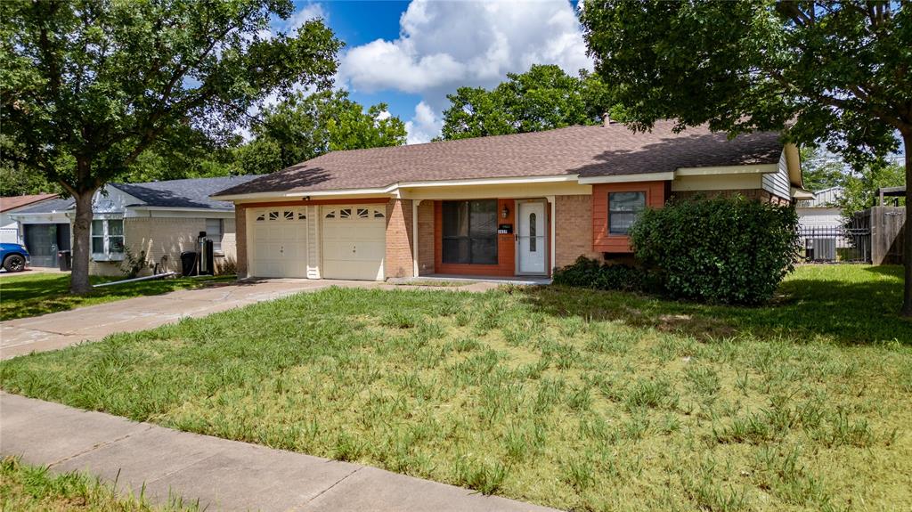 Driftwood Dr, Mesquite, TX 75150