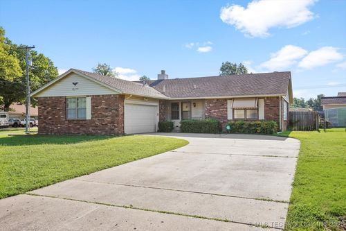 1605 S 92nd East Ave, Tulsa, OK, 74112-8440 | Card Image