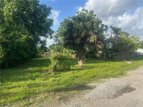 3211 Dahlia Walk, New Orleans, LA, 70122-5903 | Card Image