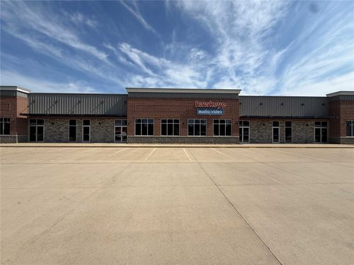 102-2050 Boyson Rd, Hiawatha, IA, 52233-2398 | Card Image