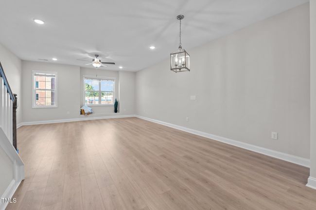 Living Area | Image 10