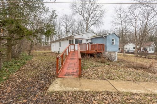 2564 Forest Dr, Hinckley, OH, 44233-9553 | Card Image