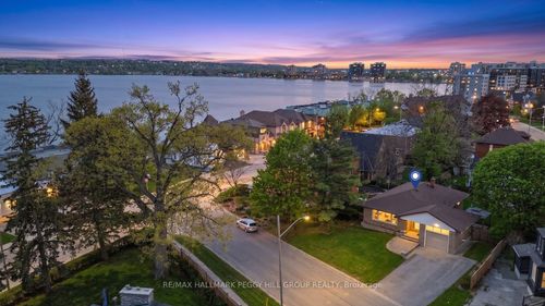 10 Duckworth St, Barrie, ON, L4M3V8 | Card Image