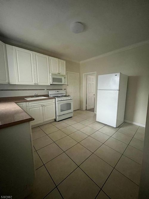 18 Rutgers St, Belleville, NJ, 07109-3113 | Card Image