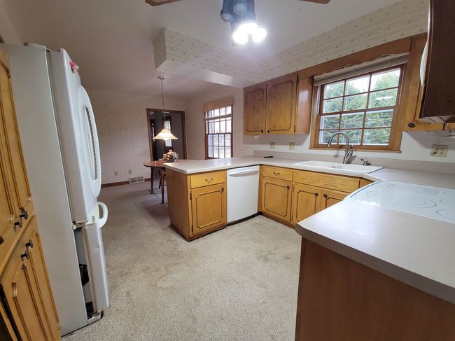302 Riverview Ct, House other with 3 bedrooms, 3 bathrooms and null parking in Portage WI | Image 13