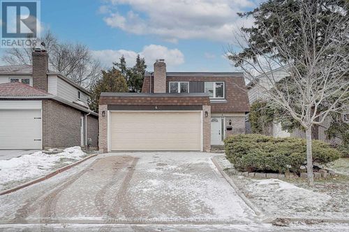 4 Dersingham Cres, Thornhill, ON, L3T4E7 | Card Image