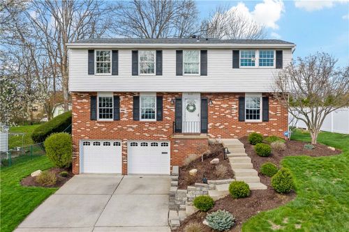 315 Challen Dr, Pleasant Hills, PA, 15236-4528 | Card Image