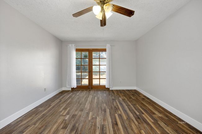 Den with double door exit | Image 12