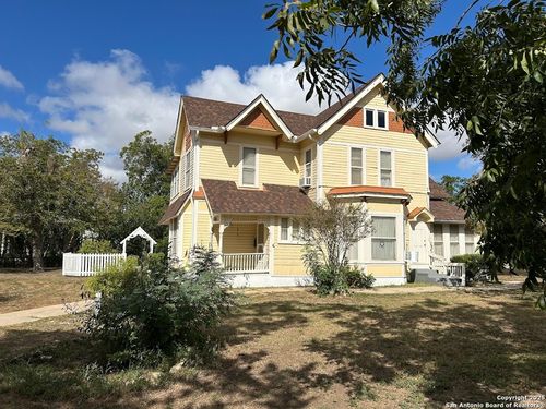 304 W Krezdorn St, Seguin, TX, 78155-4428 | Card Image