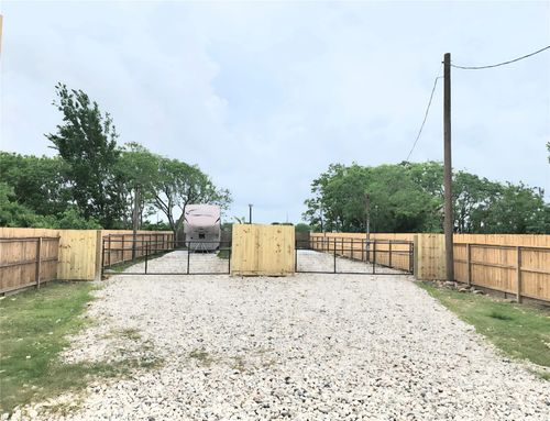 715 9th St, San Leon, TX, 77539-2814 | Card Image