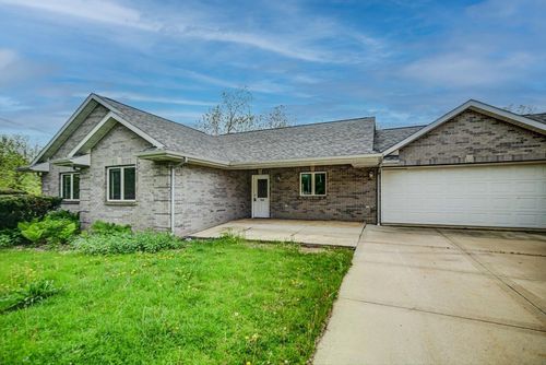 303 Wilson St, Mount Horeb, WI, 53572-1642 | Card Image