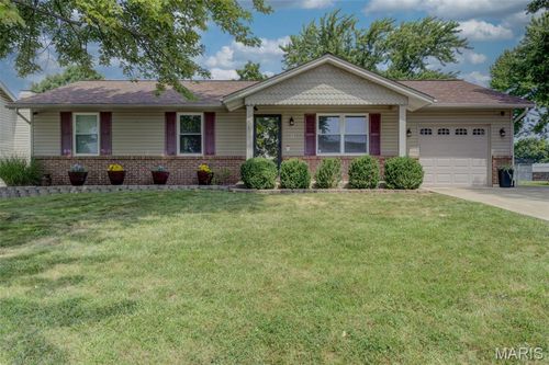 4 Vanguard Dr, Saint Peters, MO, 63376-4408 | Card Image