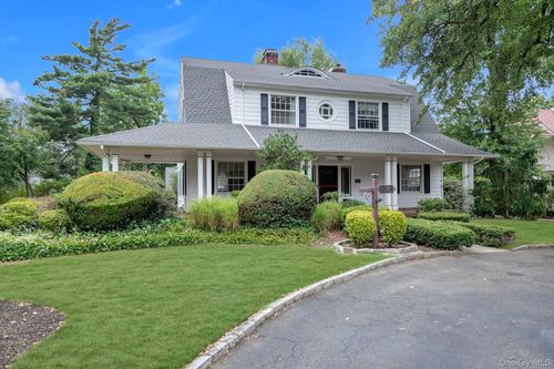 84 Nassau Blvd, Garden City, NY, 11530-2617 | Card Image