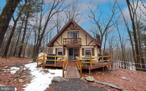 117 Swallow Cir, Bushkill, PA, 18324-8731 | Card Image