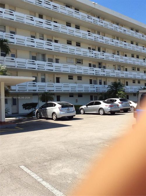 apt-p304-3000 Marcos Dr, Aventura, FL, 33160-2547 | Card Image