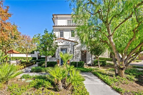 26265 Prima Way, Saugus, CA, 91350-8554 | Card Image