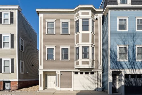 138 W 3rd St, Boston, MA, 02127-1212 | Card Image