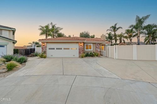 215 Apple Avenue, Ventura, CA, 93004 | Card Image