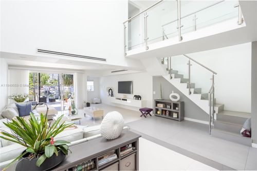 1002-330 Poinciana Dr, Sunny Isles Beach, FL, 33160-4523 | Card Image