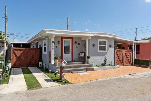 3205 W 16th Avenue, Hialeah, FL, 33012 | Card Image