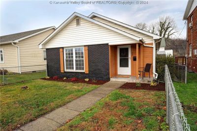 33 Mac Corkle Avenue Sw, House other with 3 bedrooms, 1 bathrooms and null parking in South Charleston WV | Image 3