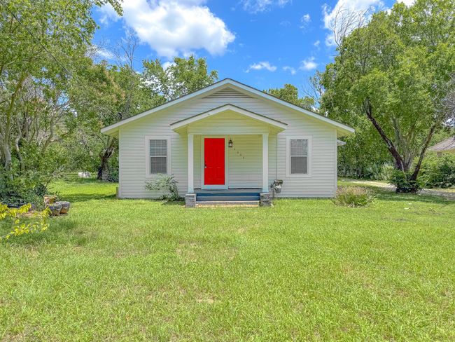 Bungalow-style house featuring a front yard | Image 40