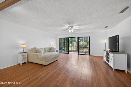 7936-7936 Los Robles Ct, Jacksonville, FL, 32256-7718 | Card Image