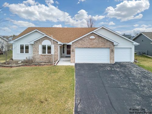 225 Sundance Trl, Capron, IL, 61012-9518 | Card Image