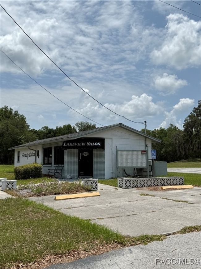 Use as a salon or have your own business | Image 4