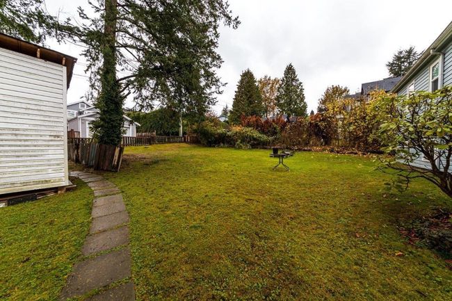 320 Holmes St, House other with 5 bedrooms, 2 bathrooms and null parking in New Westminster BC | Image 20