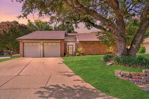 2401 Slaton Dr, Grand Prairie, TX, 75052-3909 | Card Image