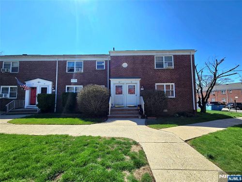 479 Maple Hill Dr, Hackensack, NJ, 07601-1475 | Card Image