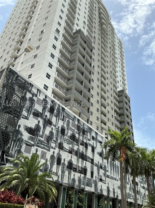 2206-185 Se 14th Ter, Miami, FL, 33131-3421 | Card Image