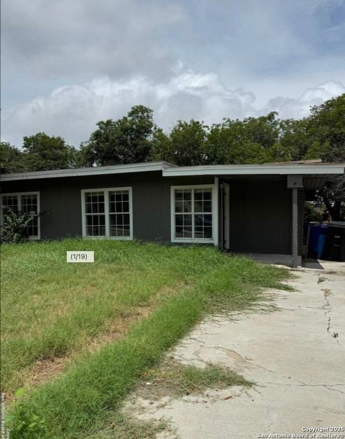 1611 La Manda Blvd, San Antonio, TX, 78201-2328 | Card Image