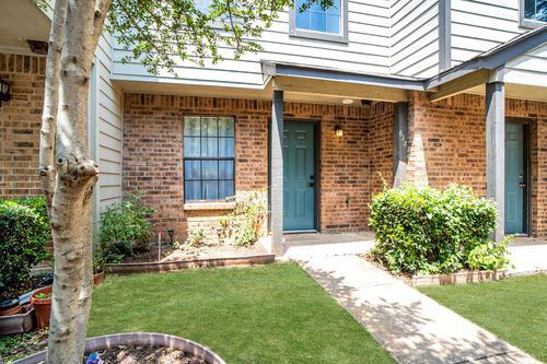 618 W Collins St, Denton, TX, 76201-7171 | Card Image