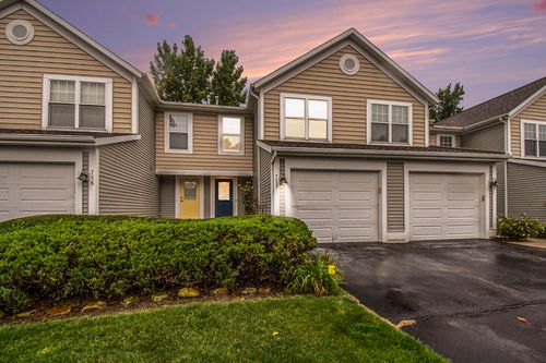 752 Stevenspoint Se, Byron Center, MI, 49315-8115 | Card Image