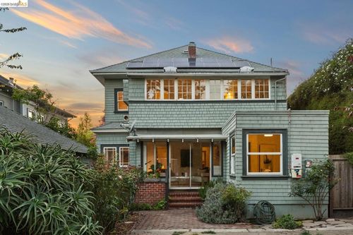 2833 Regent St, Berkeley, CA, 94705-2111 | Card Image