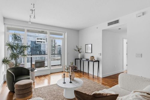 1801-325 7th Avenue, San Diego, CA, 92101 | Card Image