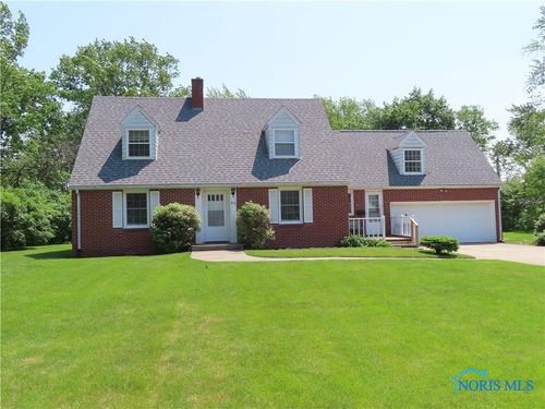 817 Oakwood Ave, Bryan, OH, 43506-1561 | Card Image