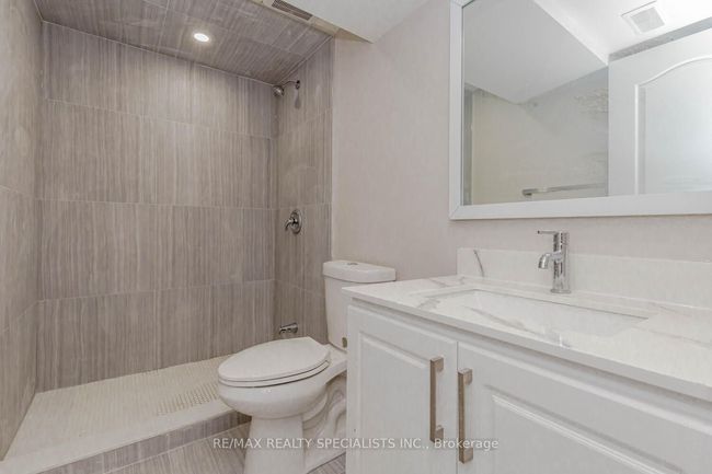 39 Seaborn Rd, House attached with 5 bedrooms, 2 bathrooms and 4 parking in Brampton ON | Image 26