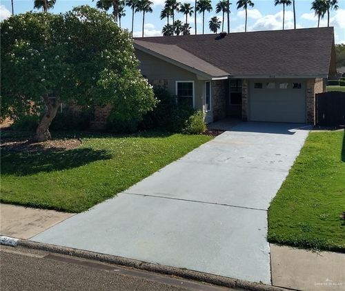 912 Palm Dr, Alamo, TX, 78516-2585 | Card Image