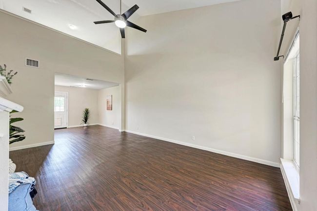 Living Room | Image 7