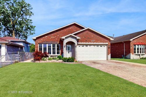 8423 S 79th Ave, Justice, IL, 60458-2341 | Card Image