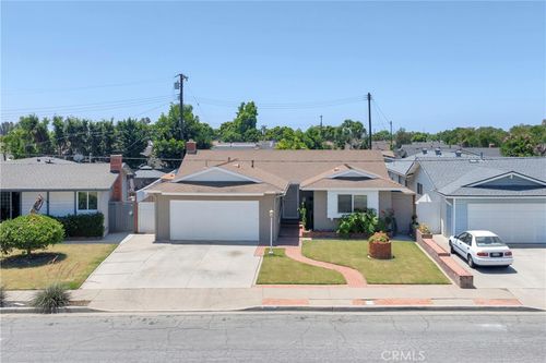 8350 E Blithedale St, Long Beach, CA, 90808-3301 | Card Image
