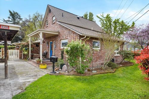 440 Bush Street, Central Point, OR, 97502 | Card Image