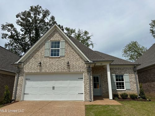 308 Flower Garden Dr, Southaven, MS, 38671-1049 | Card Image